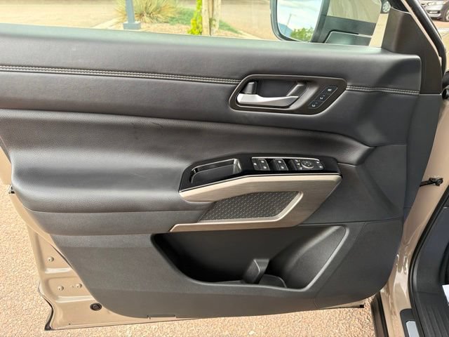 Certified 2025 Nissan Pathfinder Platinum AWD/4WD image 15
