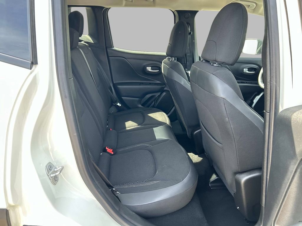 Certified 2023 Jeep Renegade Latitude w/ Premium Group image 15