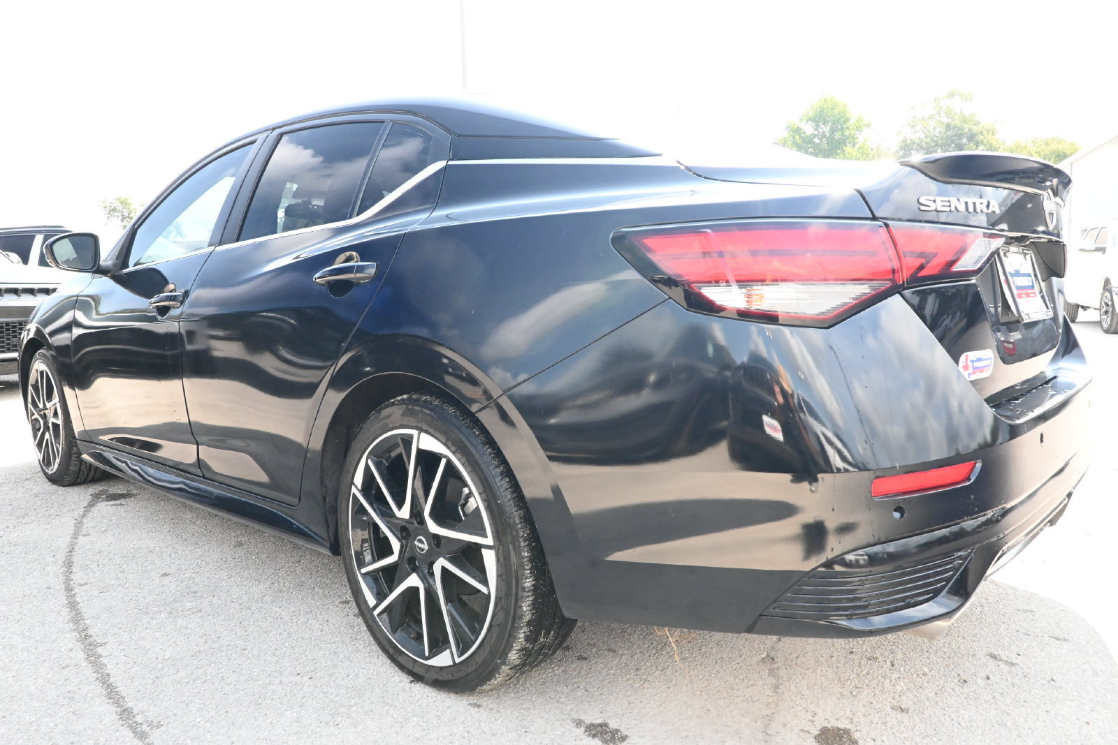 Used 2025 Nissan Sentra SR FWD image 4