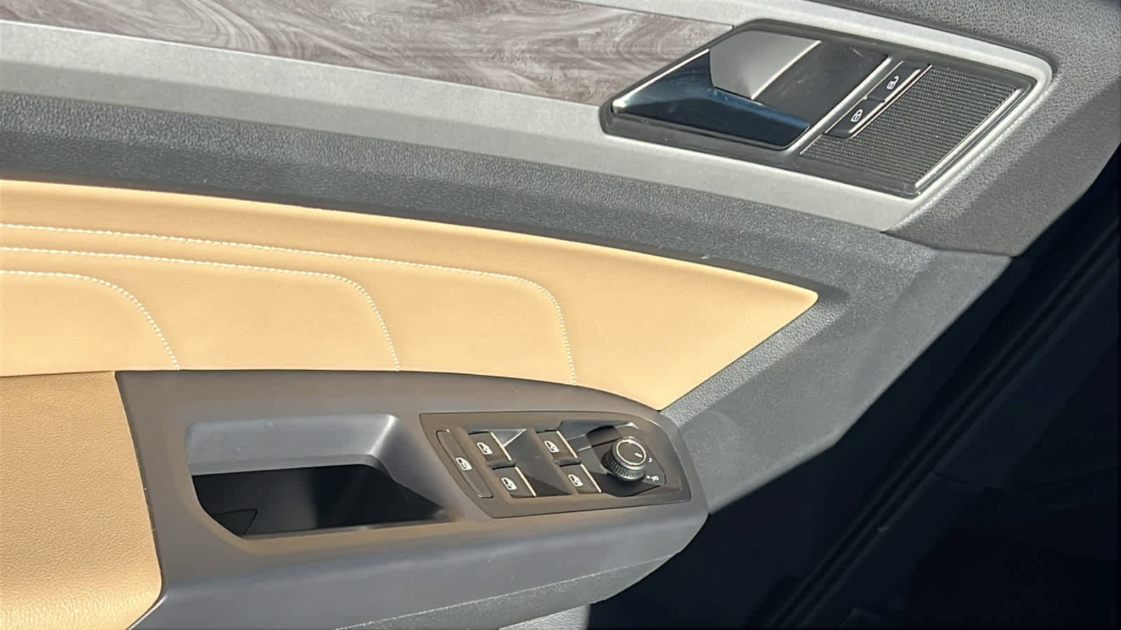 Used 2021 Volkswagen Atlas Cross Sport SE image 22