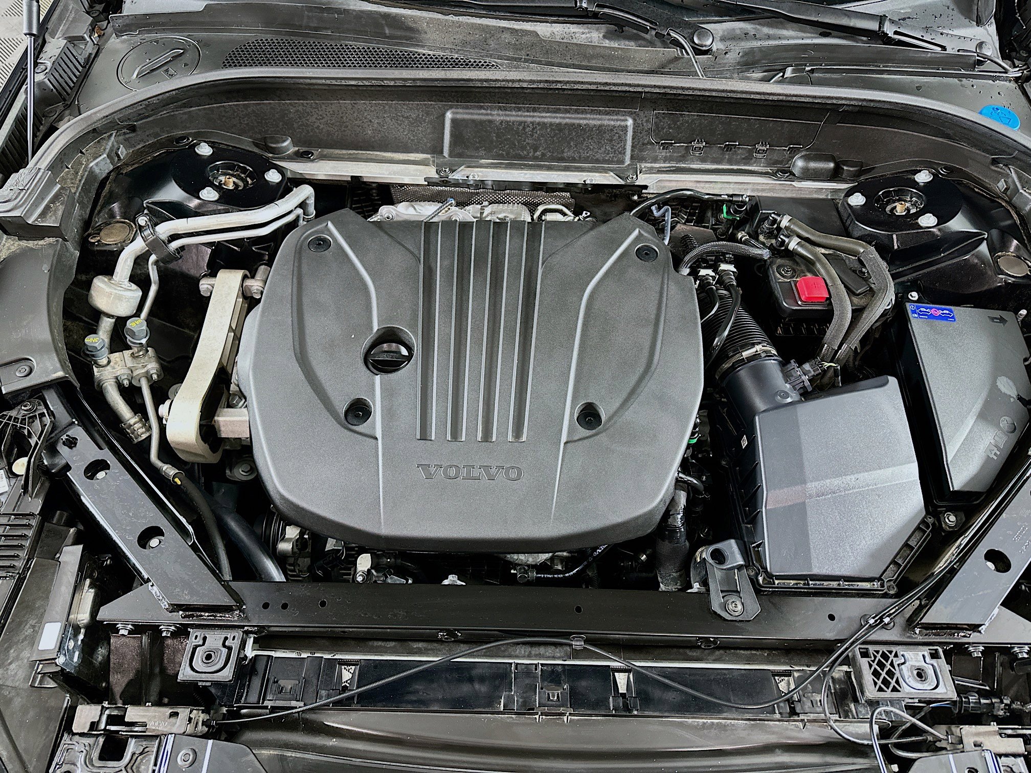 Used 2025 Volvo XC60 B5 Plus image 32