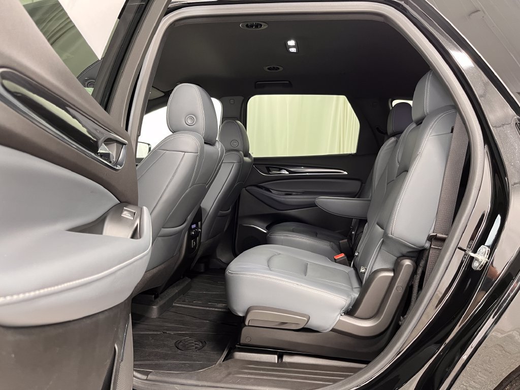 Used 2023 Buick Enclave Essence AWD/4WD image 32