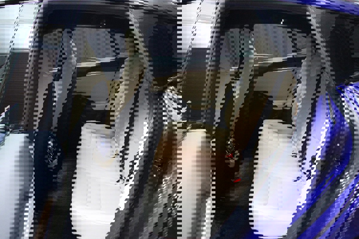 Used 2022 Tesla Model S AWD image 24