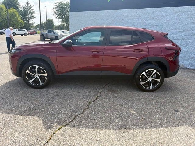 Used 2024 Chevrolet Trax RS w/ Driver Confidence Package FWD image 2