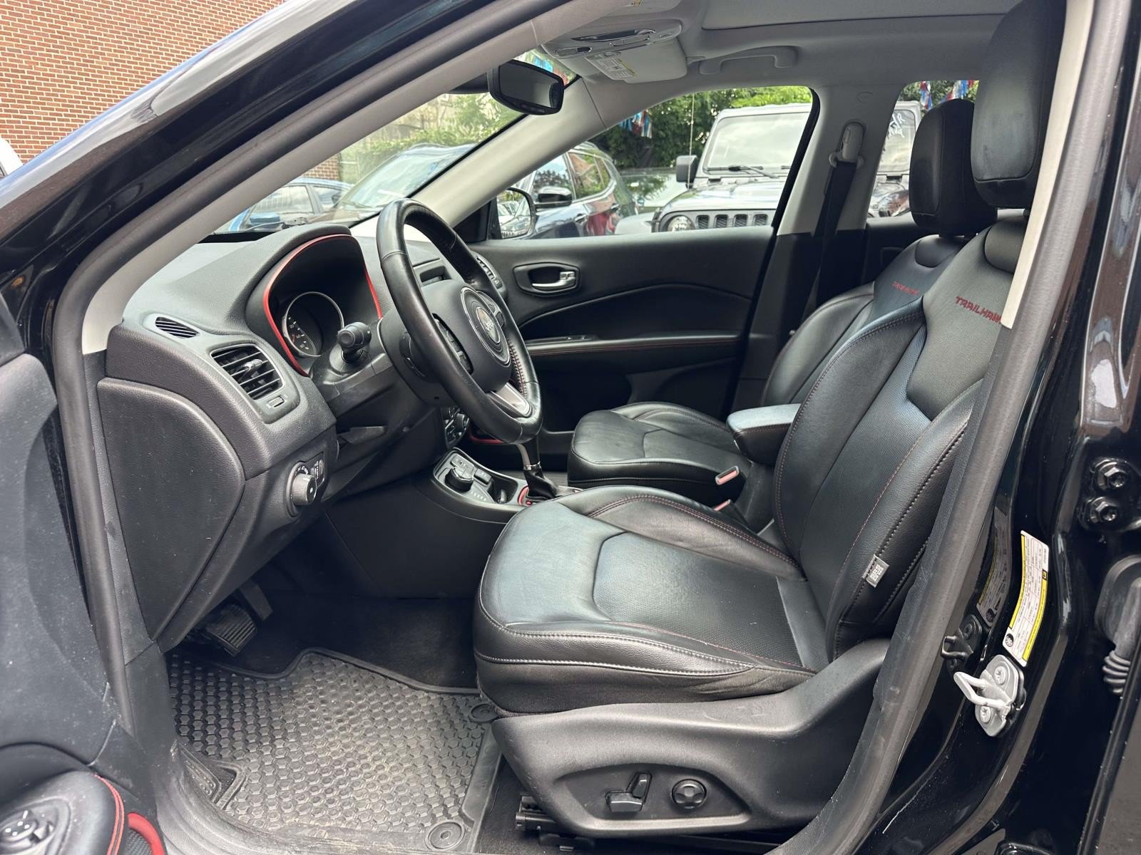 Used 2018 Jeep Compass Trailhawk w/ Leather Interior Group AWD/4WD image 16