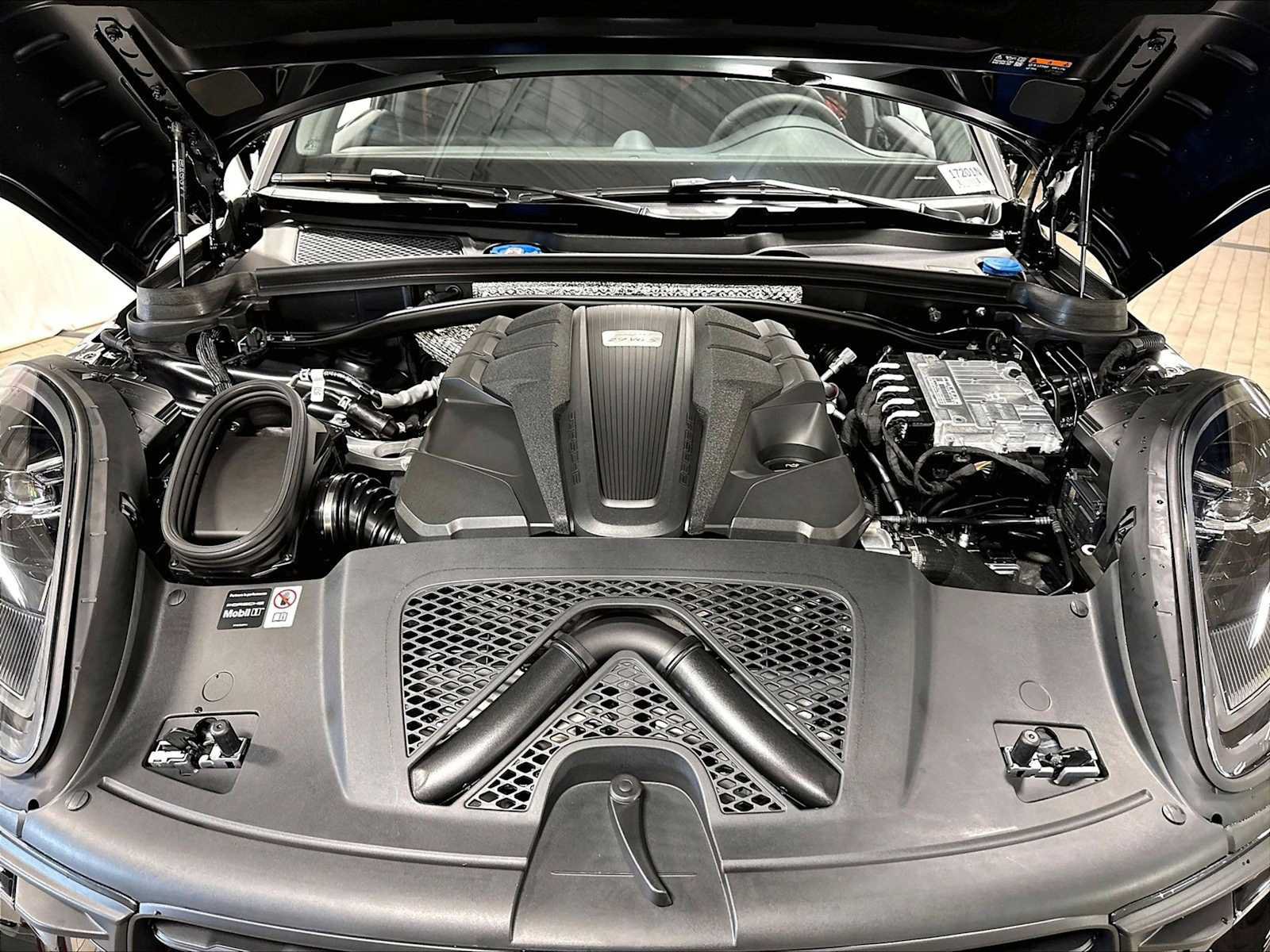 New 2026 Porsche Macan S AWD/4WD image 35