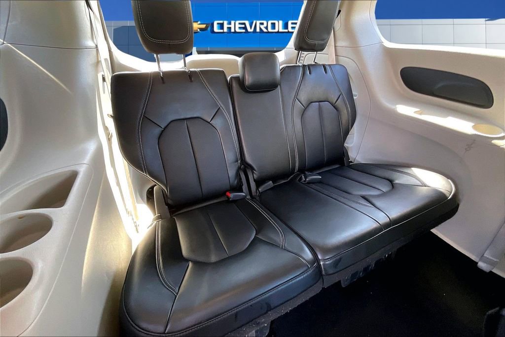 Used 2024 Chrysler Pacifica Touring-L image 26