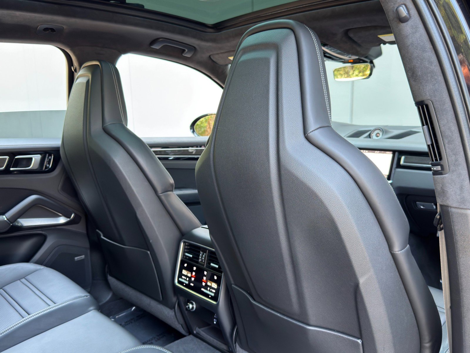 Used 2021 Porsche Cayenne Turbo S image 42