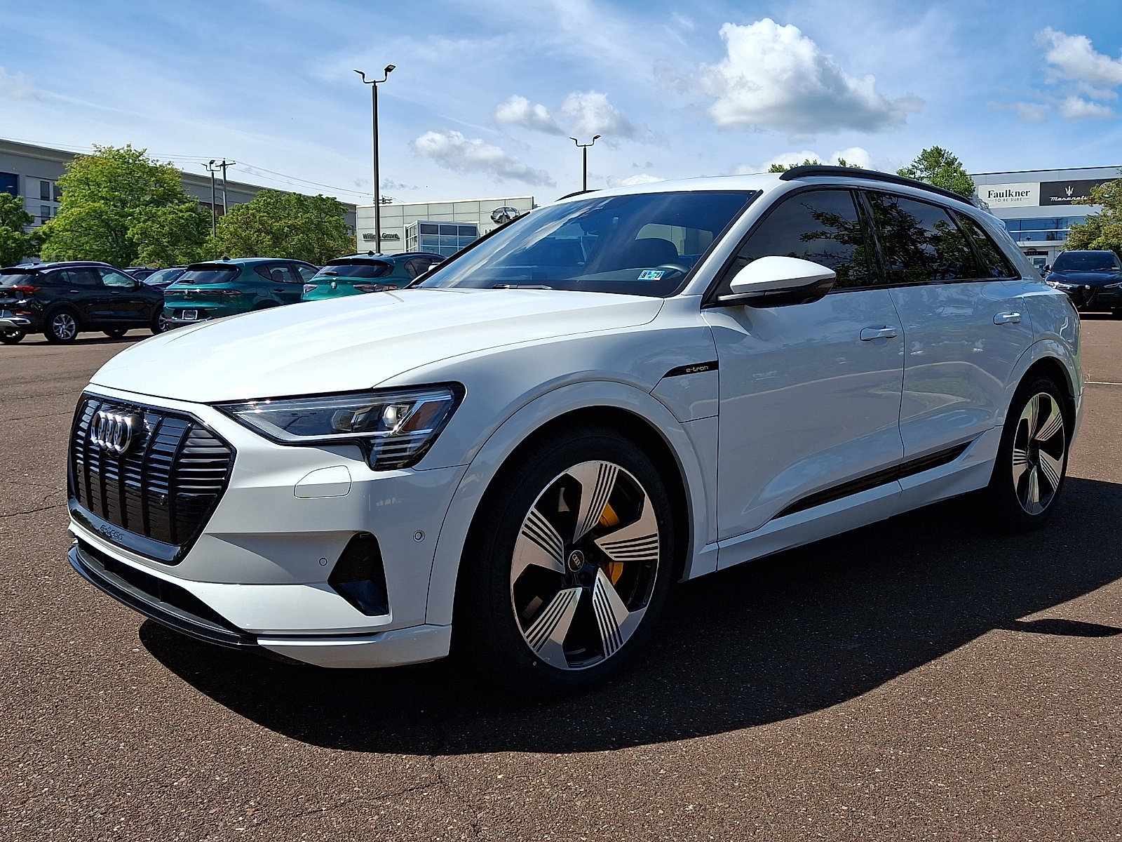 Used 2022 Audi e-tron Premium Plus w/ Premium Plus Package AWD/4WD image 3