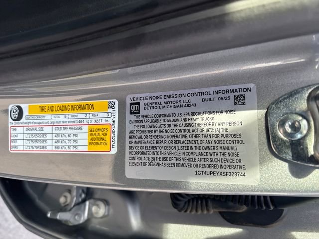 Used 2025 GMC Sierra 2500 AT4 image 33