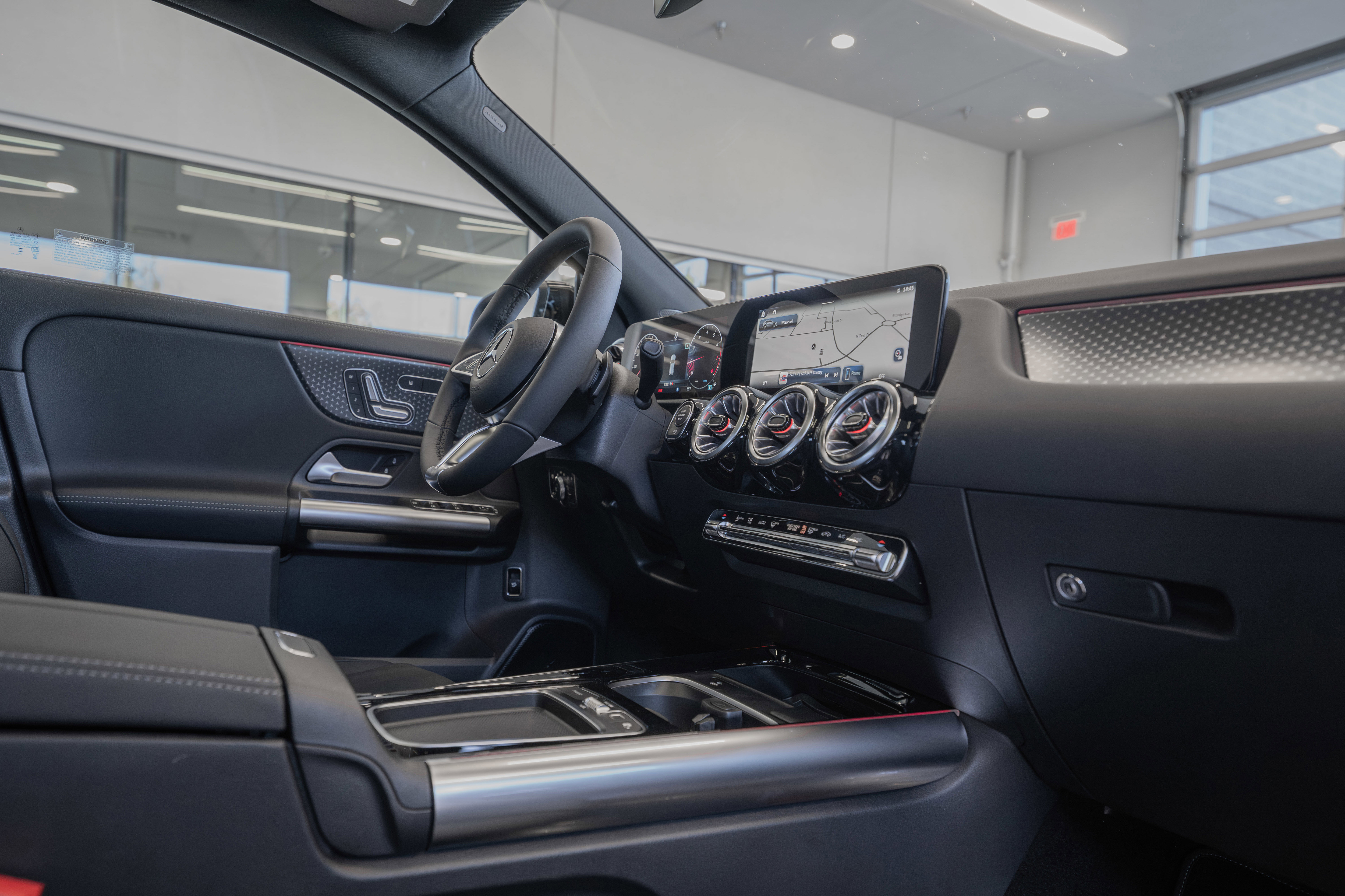 Certified 2025 Mercedes-Benz GLA 250 4MATIC image 23