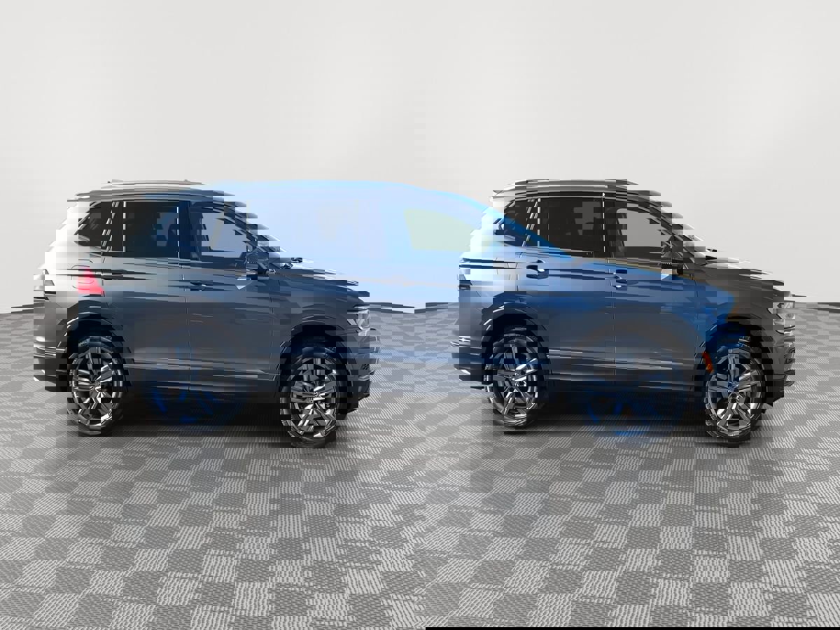 Used 2020 Volkswagen Tiguan SE R-Line image 8