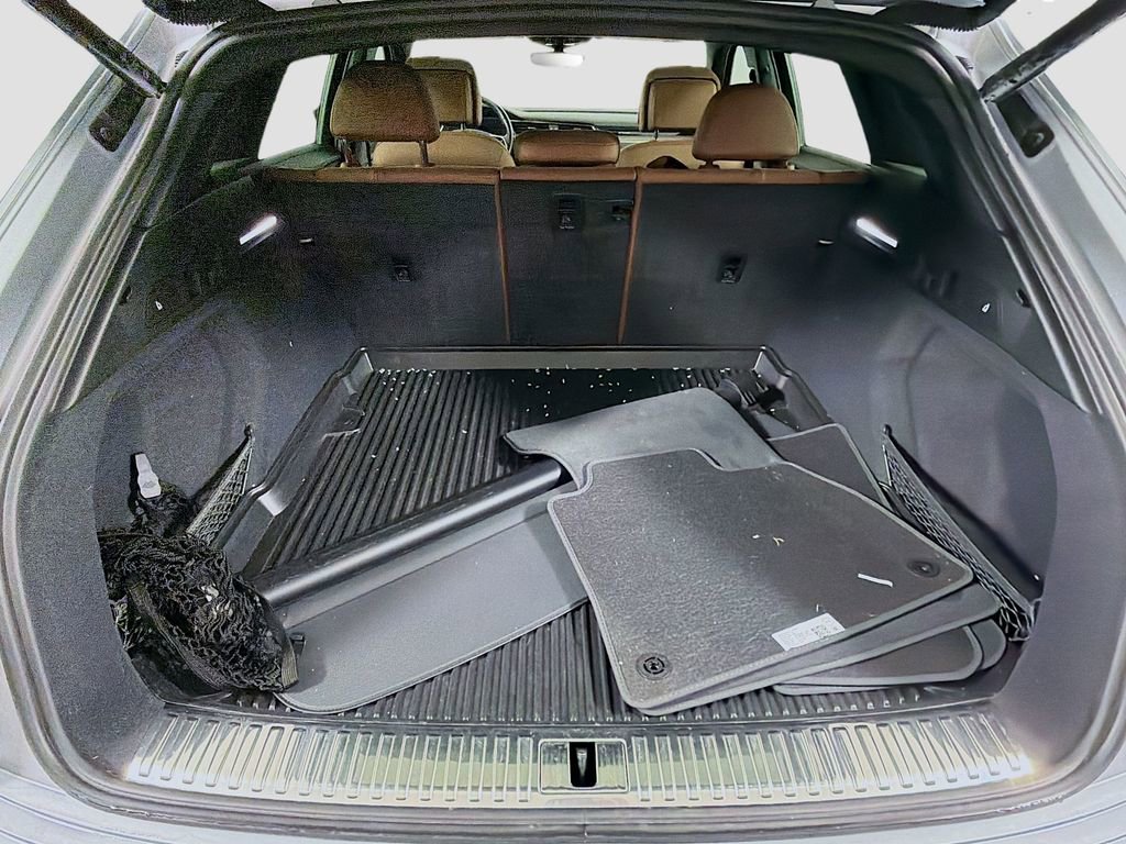 Used 2022 Audi e-tron Premium Plus image 29