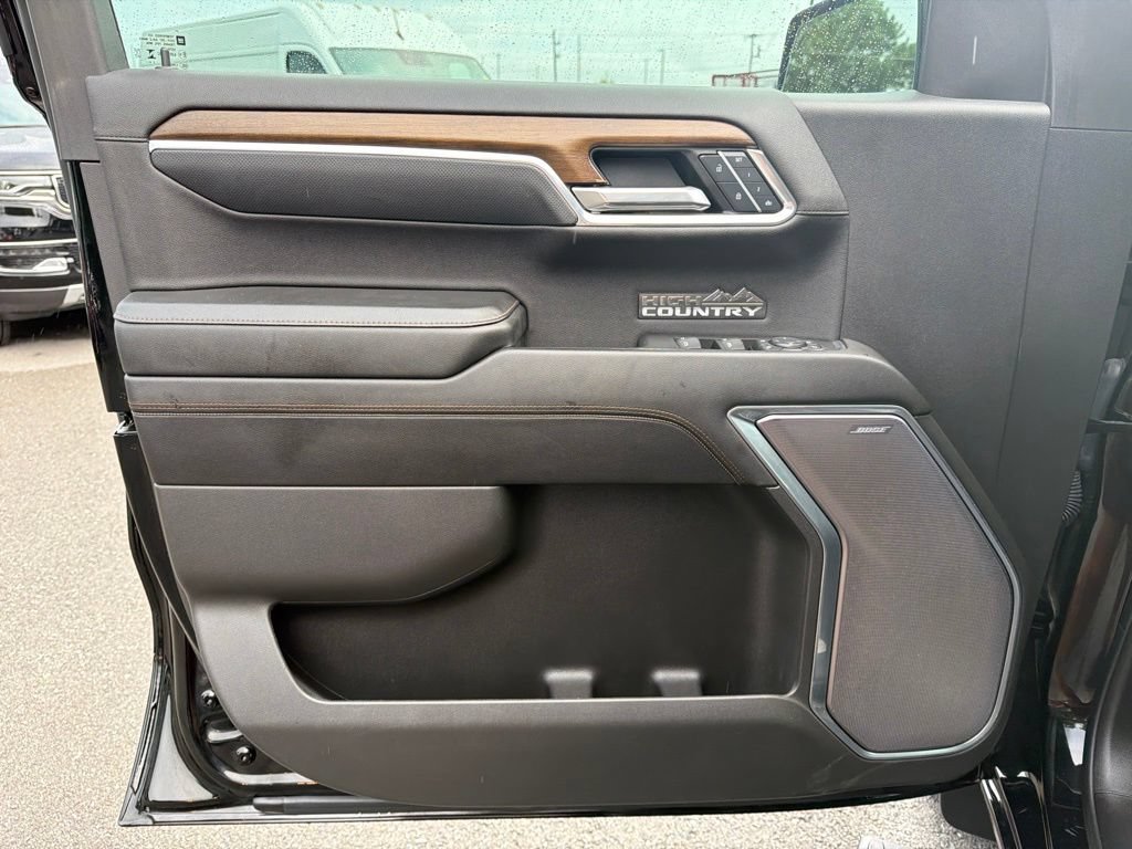 Used 2025 Chevrolet Silverado 1500 High Country w/ High Country Premium Package AWD/4WD image 29