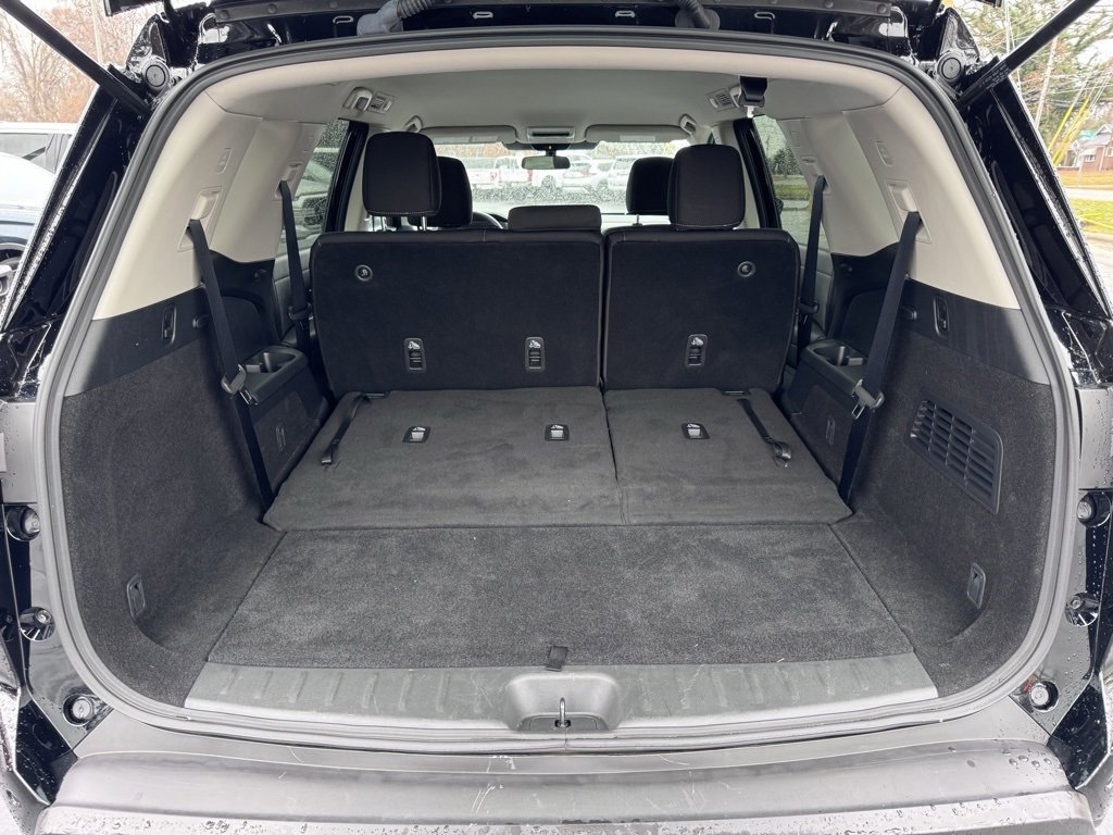 Used 2025 Nissan Pathfinder S image 37