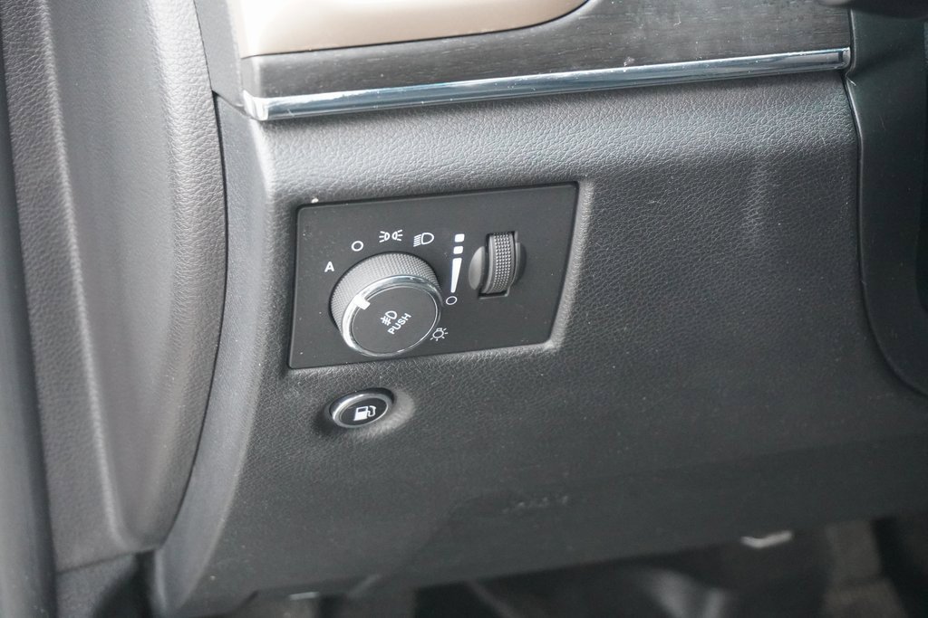 Used 2015 Jeep Grand Cherokee Limited image 18