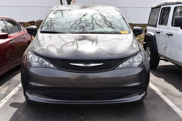 Used 2023 Chrysler Voyager LX image 3