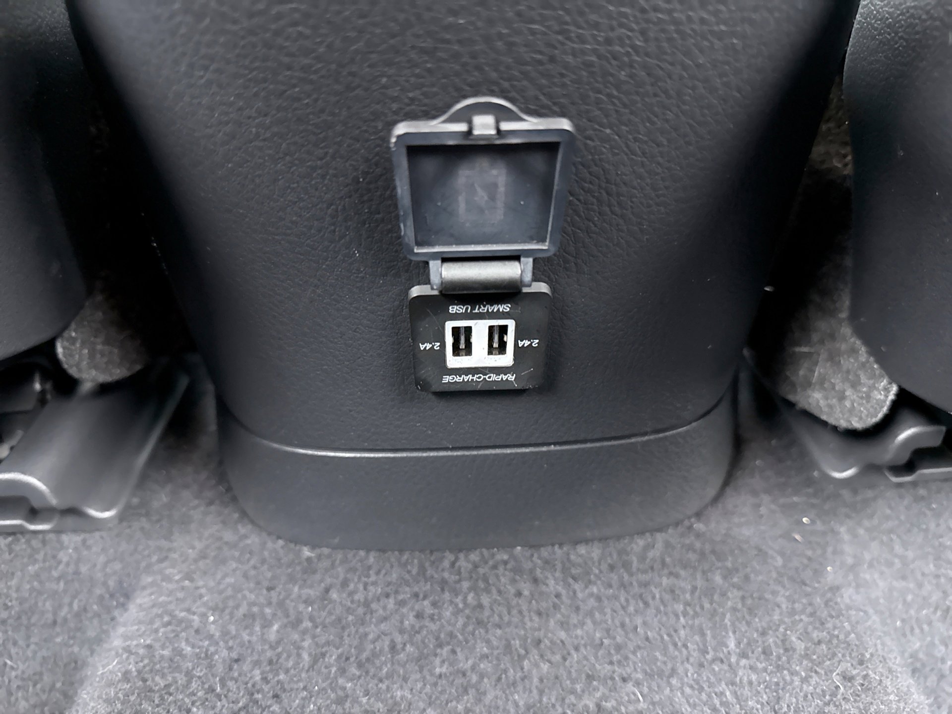 Used 2021 Toyota C-HR XLE image 18