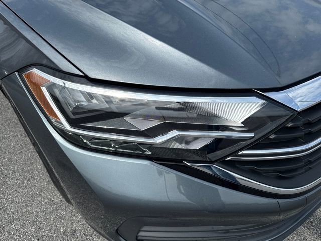 Used 2022 Volkswagen Jetta SE w/ Panoramic Sunroof Package image 9