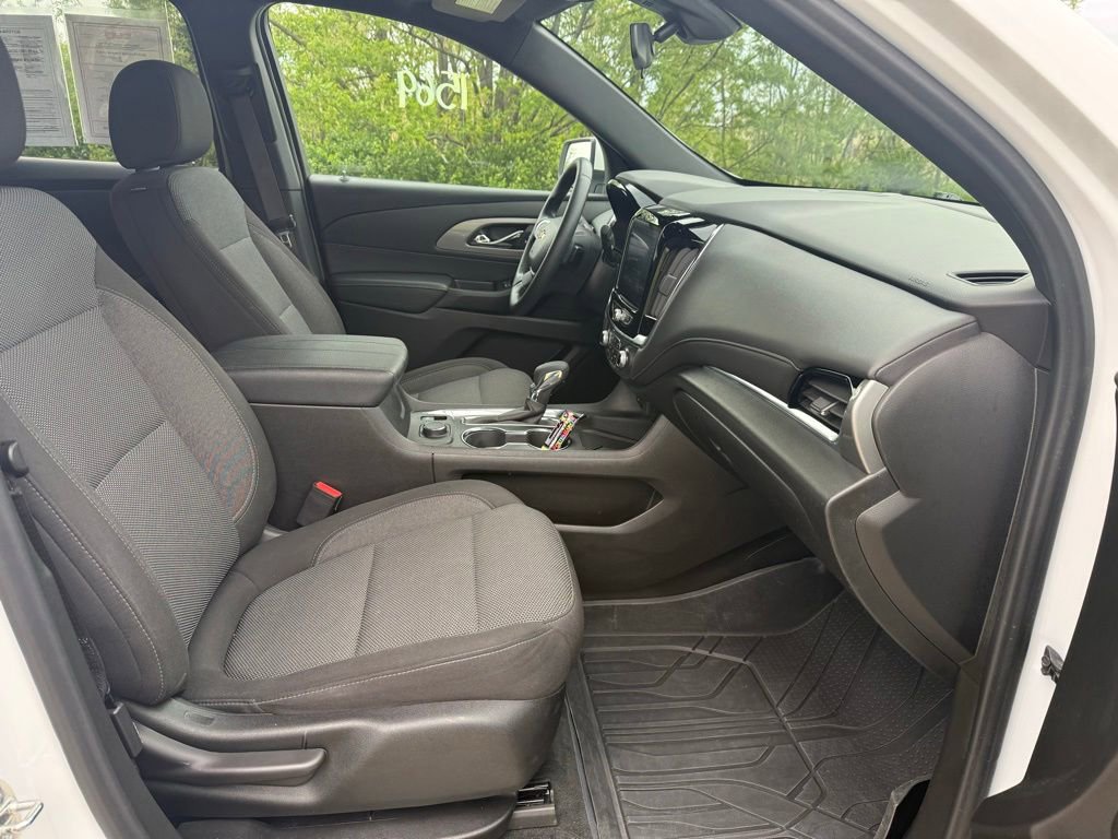 Used 2023 Chevrolet Traverse LT FWD image 23