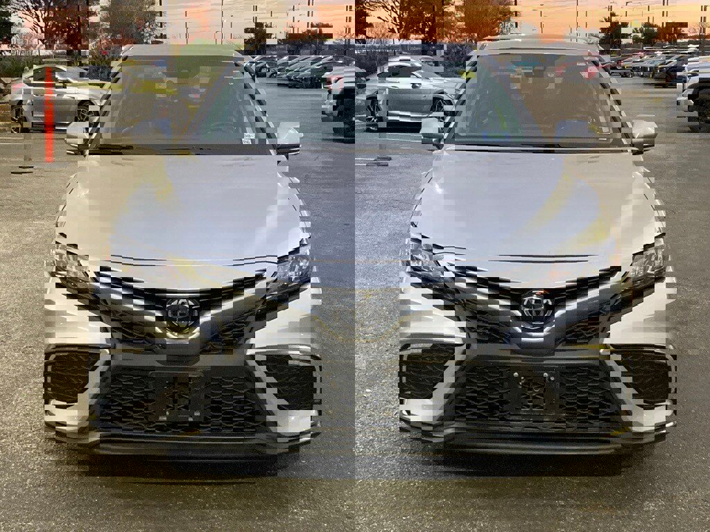 Used 2023 Toyota Camry SE image 2