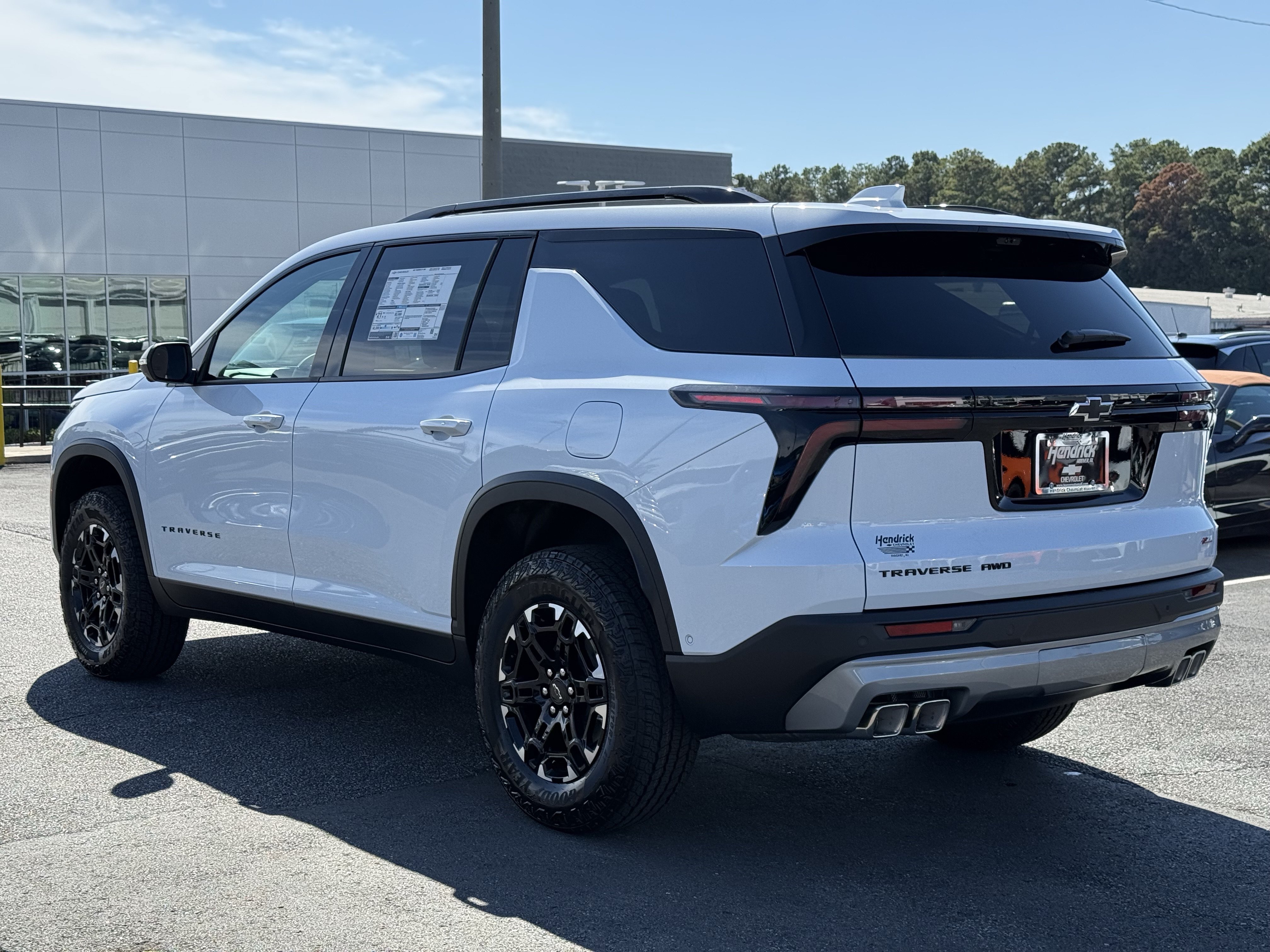 New 2027 Chevrolet Traverse Z71 w/ Enhanced Driving Package AWD/4WD image 8