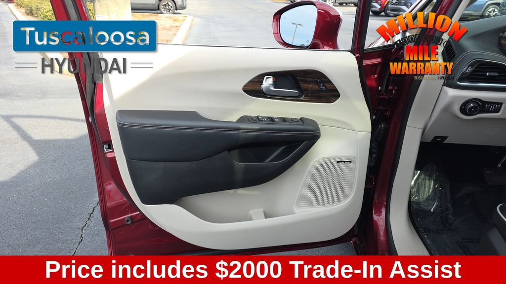 Used 2022 Chrysler Pacifica Limited image 12