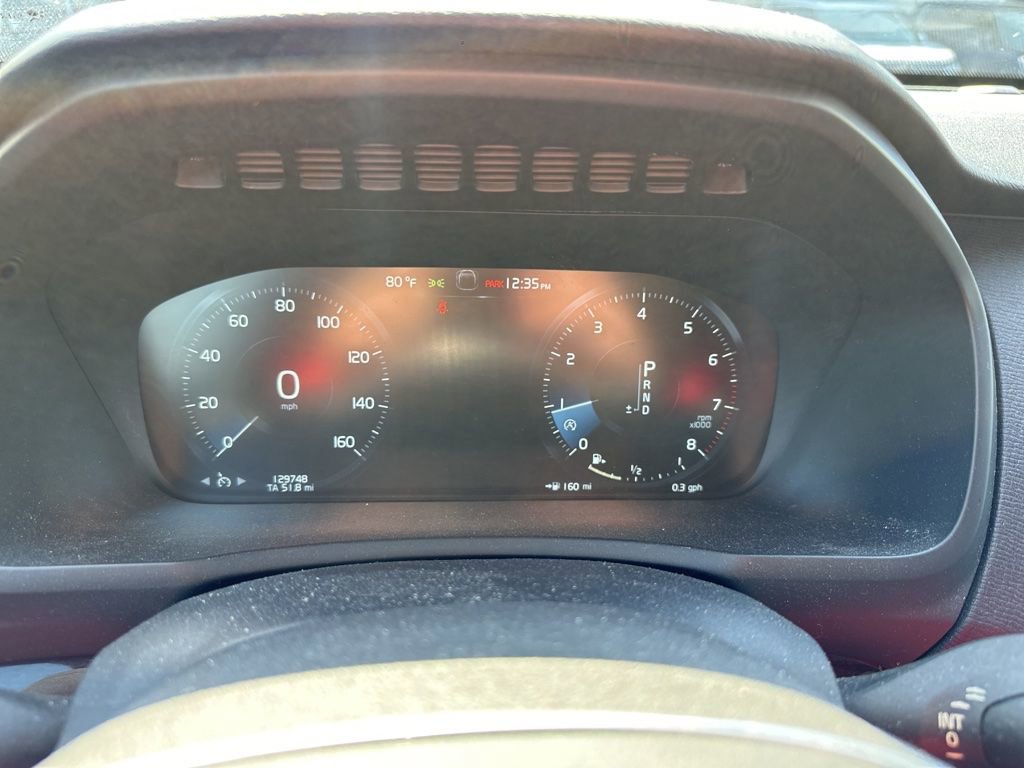 Used 2017 Volvo XC90 T6 Momentum w/ Momentum Plus Package image 3