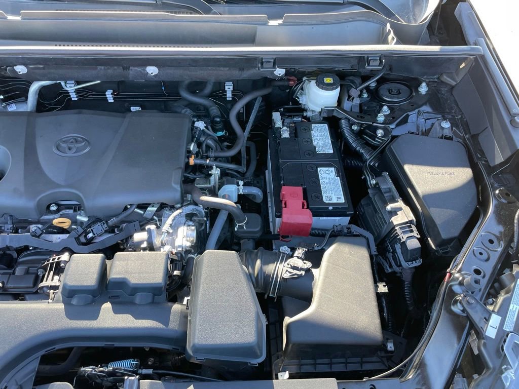 Used 2024 Toyota RAV4 XLE AWD/4WD image 38