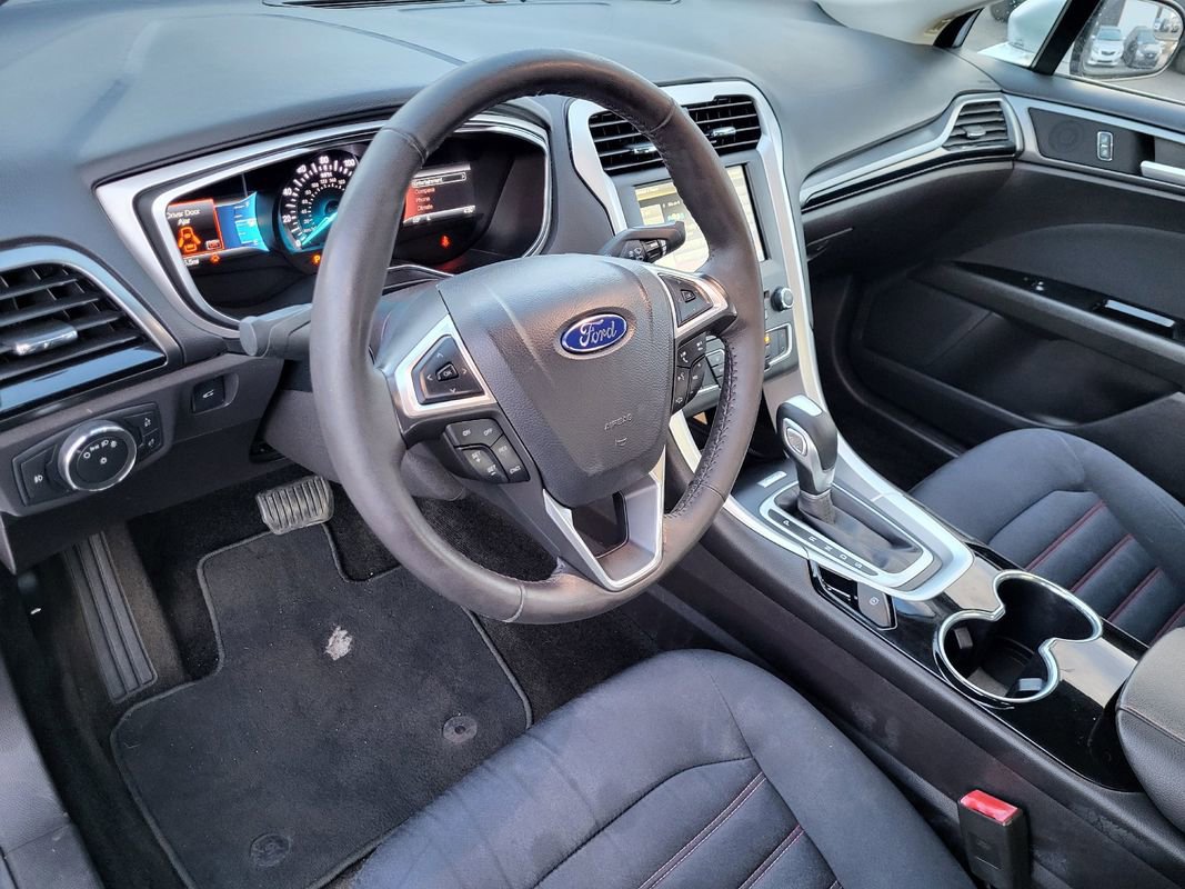 Used 2016 Ford Fusion SE image 14