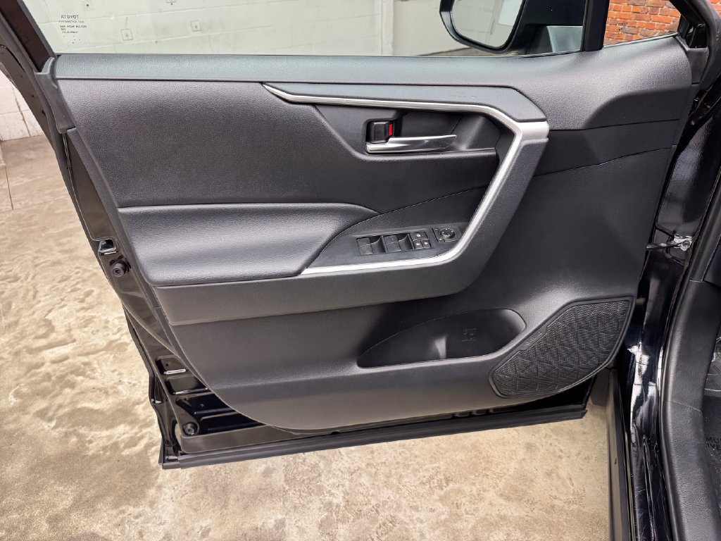 Used 2020 Toyota RAV4 XLE w/ Convenience Package AWD/4WD image 11
