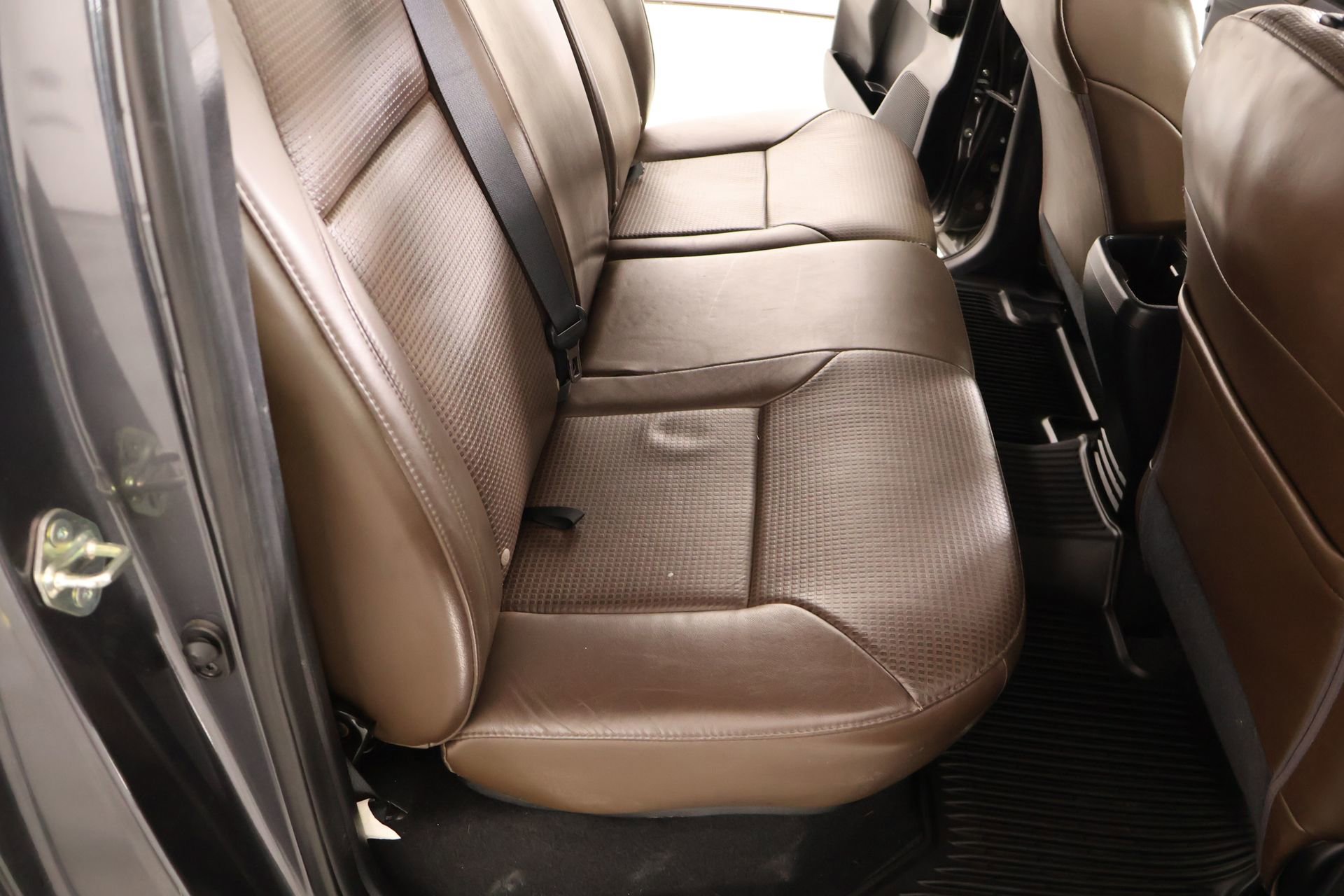 Used 2016 Toyota Tacoma Limited w/ Towing Package image 15