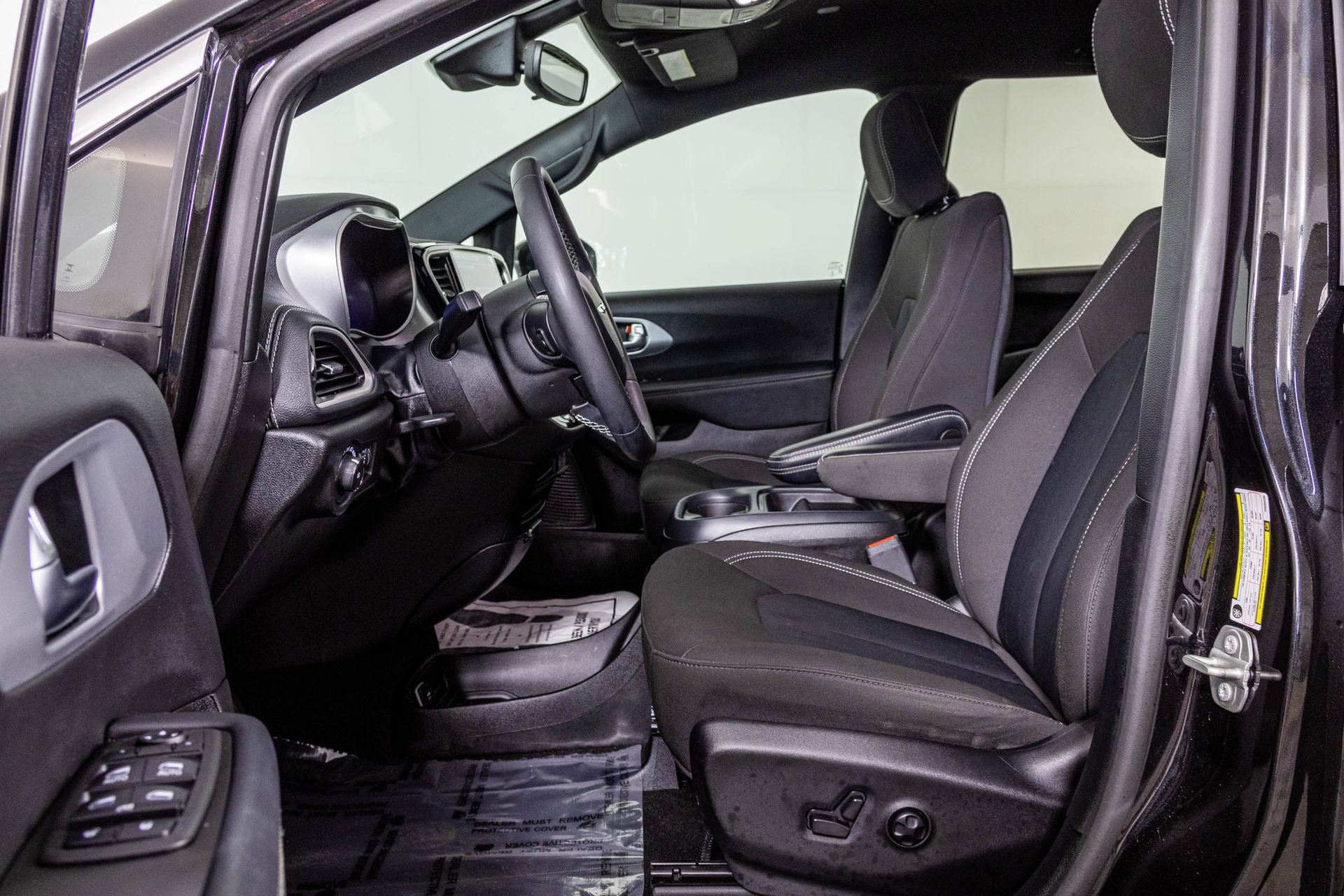 Used 2023 Chrysler Pacifica Touring FWD image 22