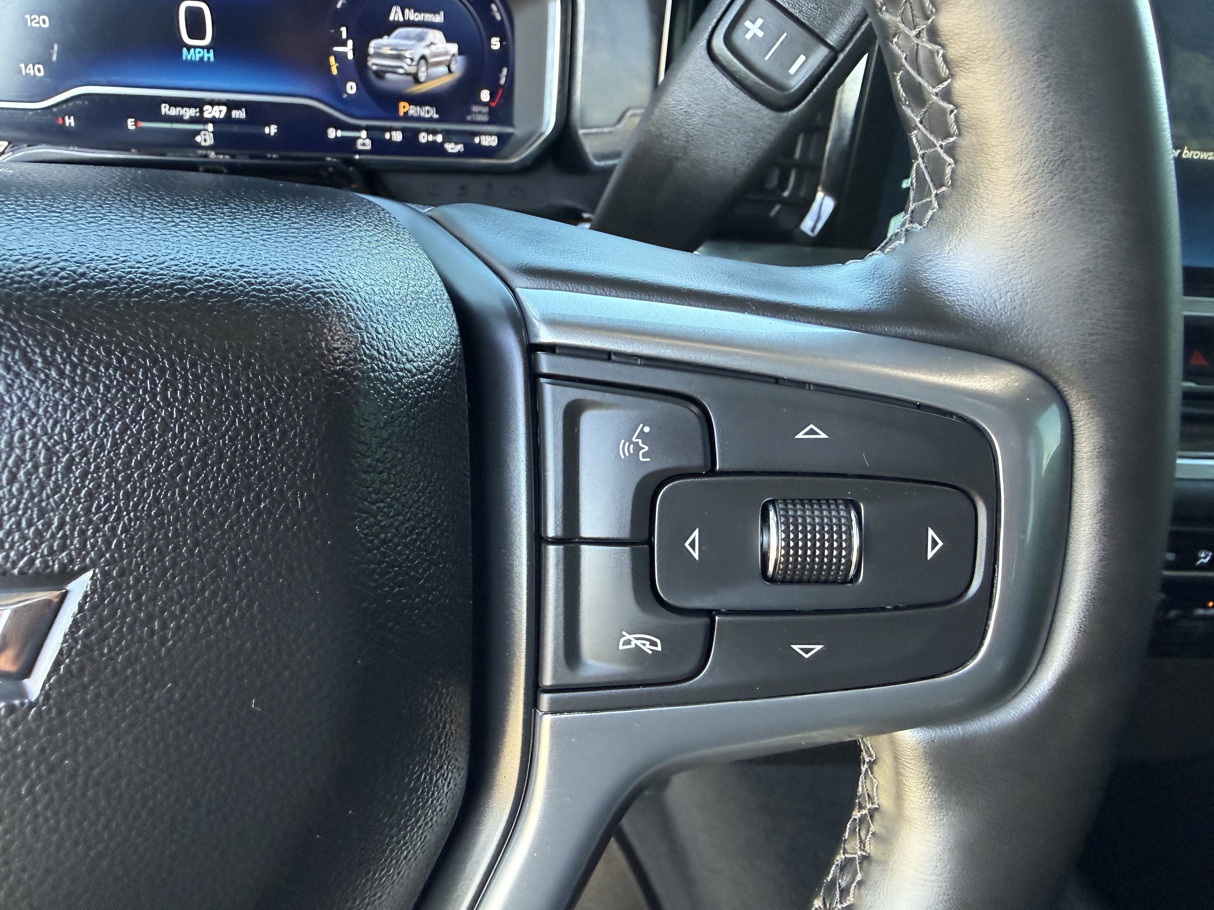 Used 2025 Chevrolet Silverado 1500 LT w/ Leather Package image 16