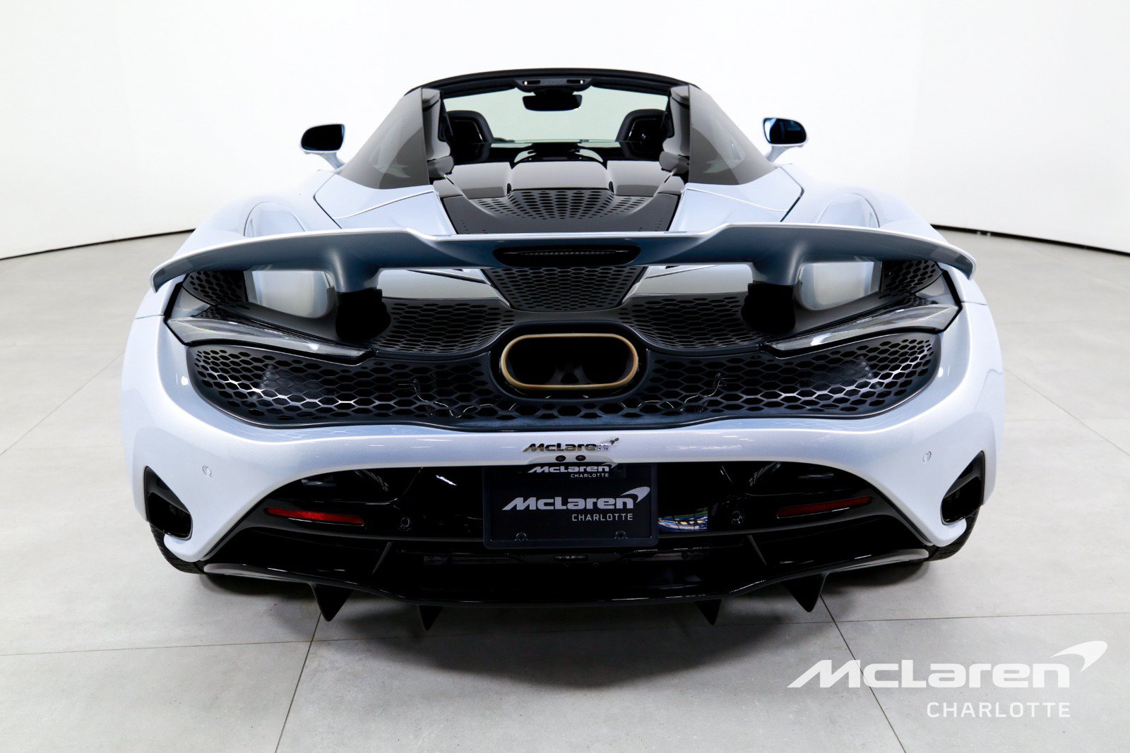 Used 2026 McLaren 750S Spider RWD image 9