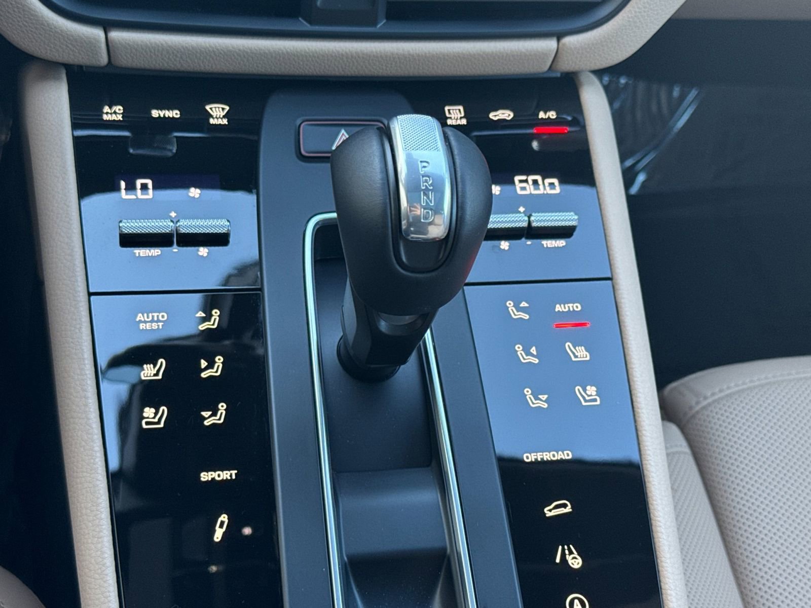 Certified 2025 Porsche Macan image 25