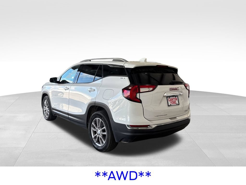 Used 2024 GMC Terrain SLT AWD/4WD image 4