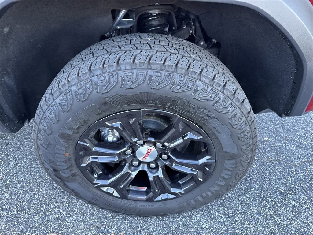 Used 2024 GMC Canyon Elevation image 12