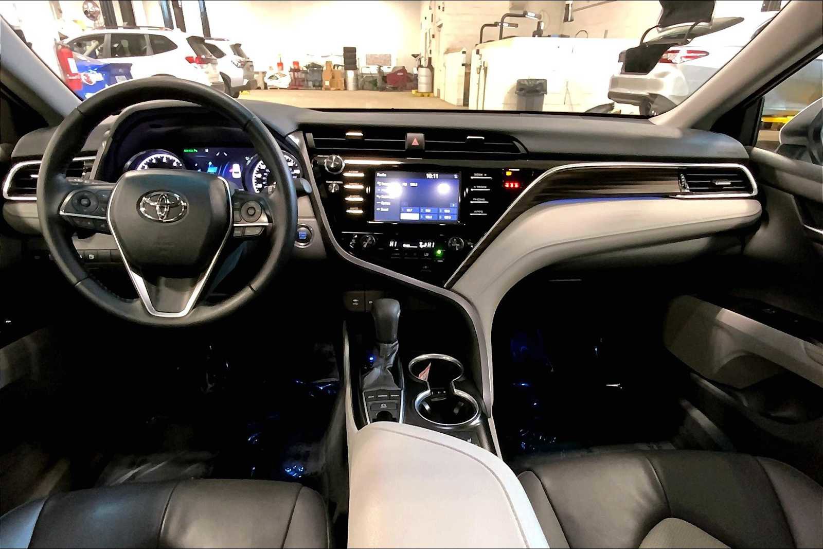 Used 2018 Toyota Camry XLE image 14