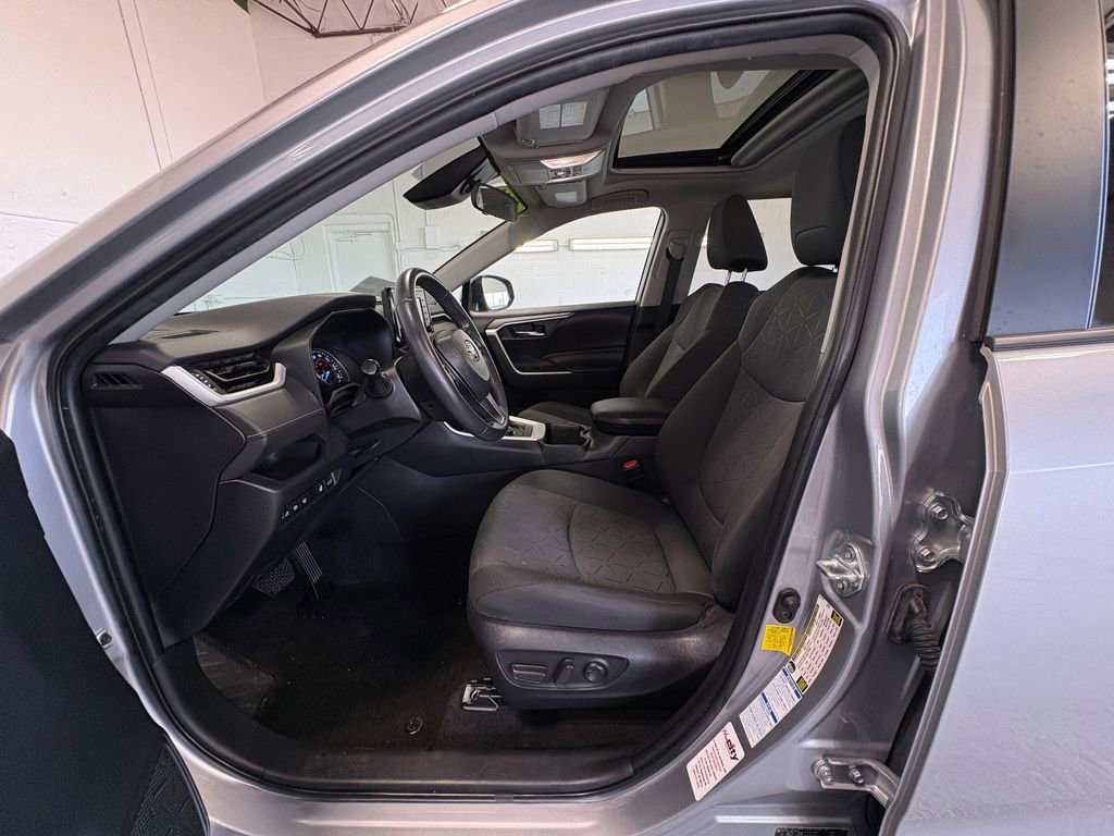 Used 2022 Toyota RAV4 XLE w/ Convenience Package AWD/4WD image 12
