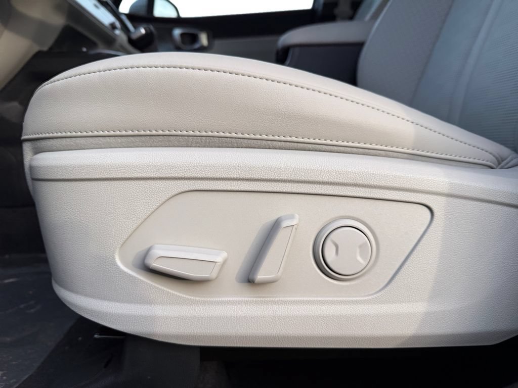 New 2026 Kia Sorento S w/ S Panoramic Sunroof Package FWD image 10