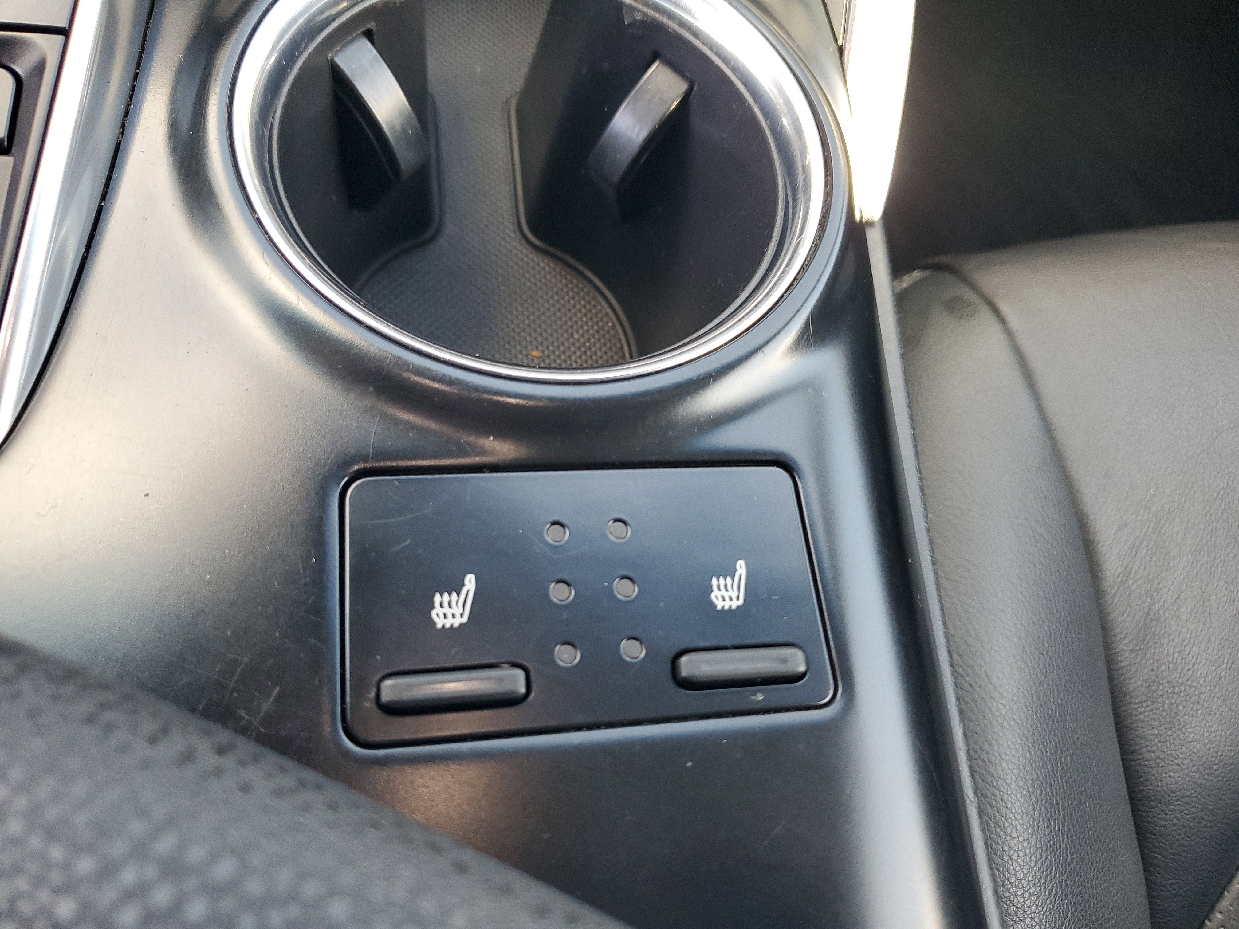 Used 2019 Toyota Camry XSE image 25