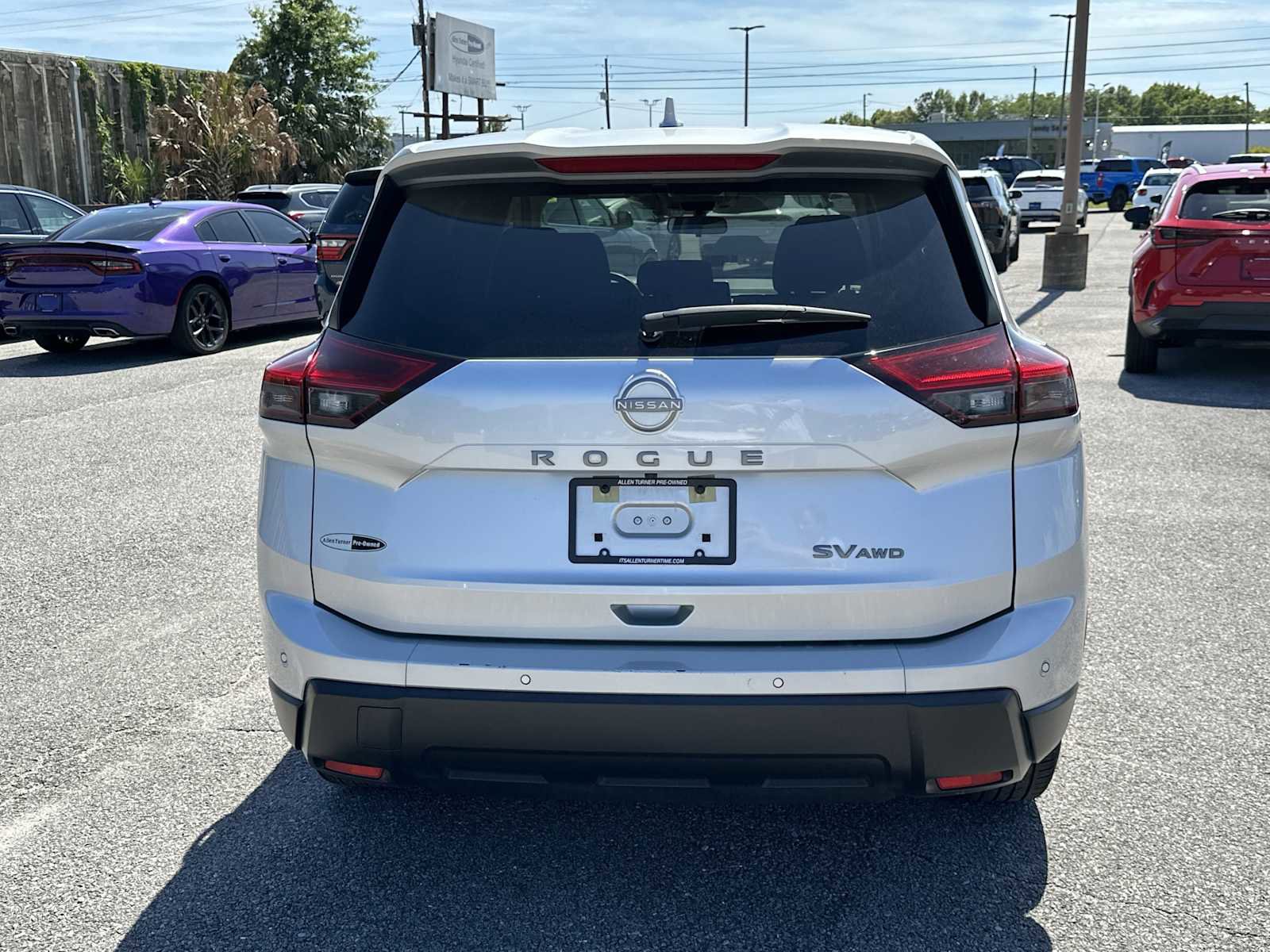 Used 2024 Nissan Rogue SV AWD/4WD image 7