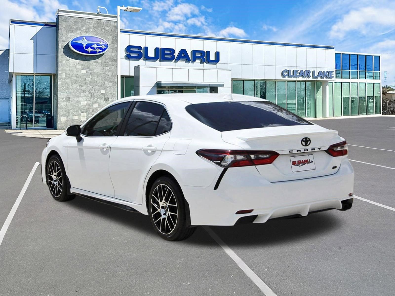 Used 2023 Toyota Camry SE w/ Convenience Package image 4