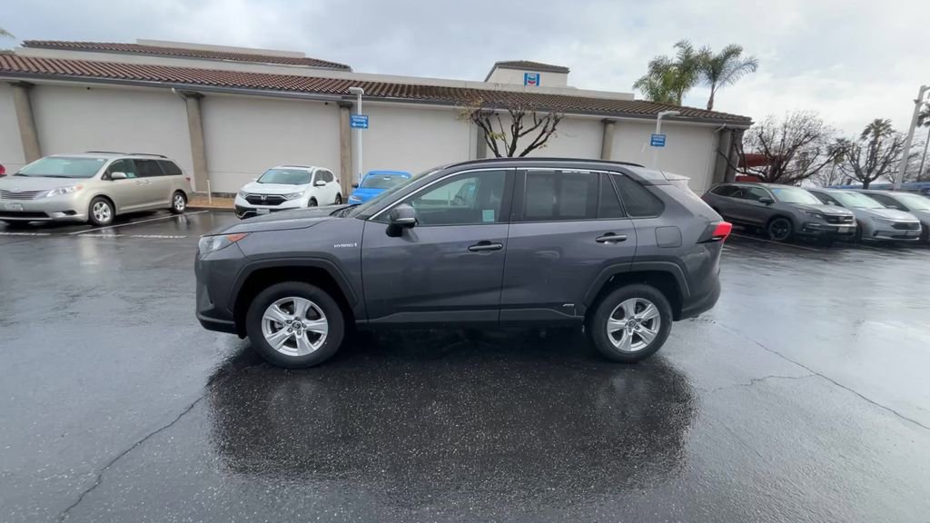 Used 2020 Toyota RAV4 LE image 5