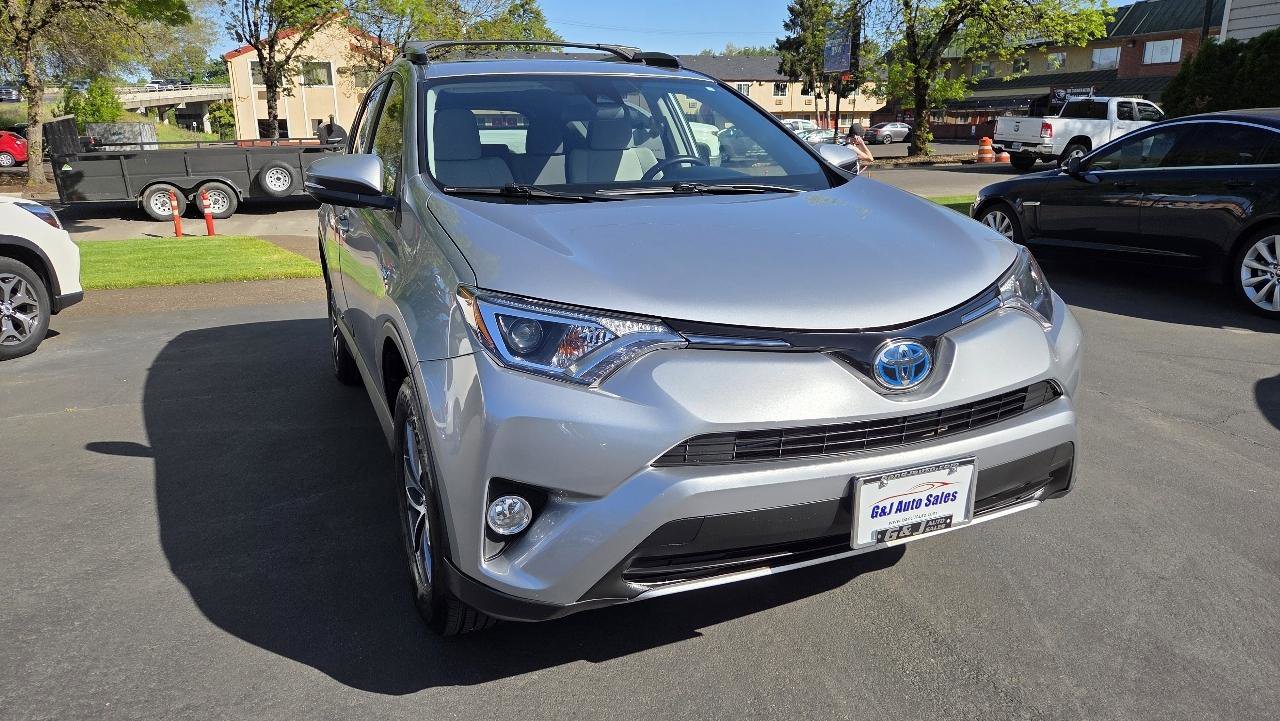 Used 2017 Toyota RAV4 XLE w/ All Weather Liner Package AWD/4WD image 4