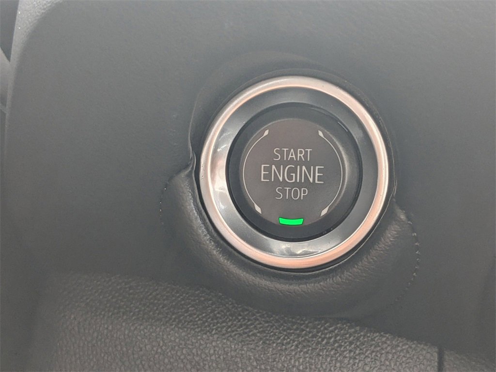 Used 2025 Chevrolet Suburban Z71 image 27