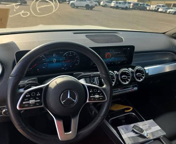 Used 2020 Mercedes-Benz GLB 250 image 2
