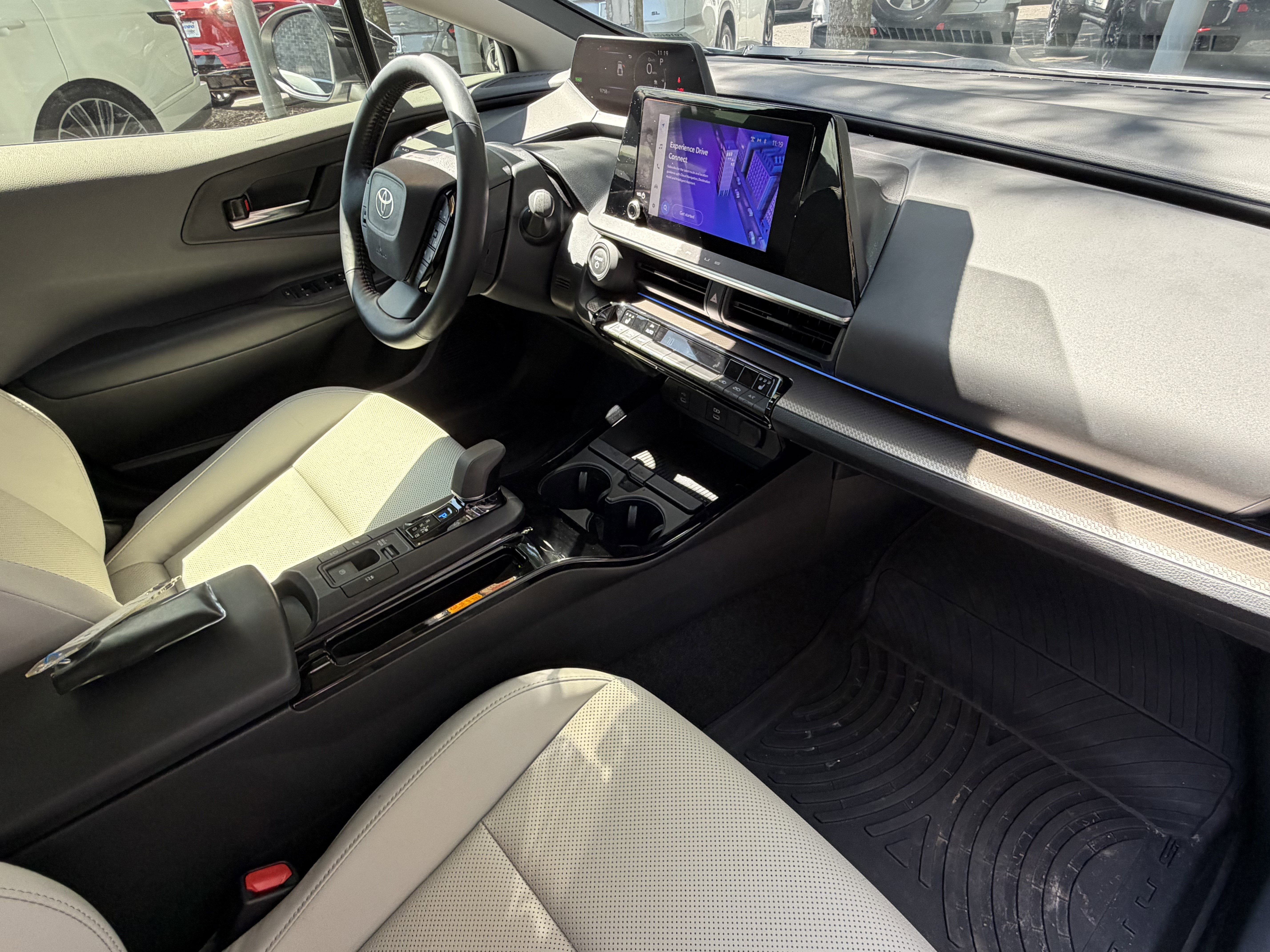 Used 2024 Toyota Prius XLE FWD image 45