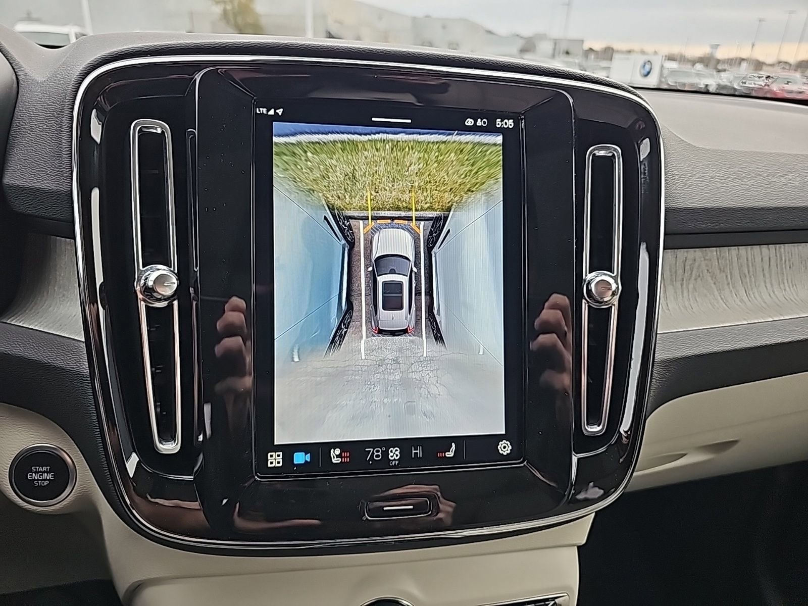 Used 2024 Volvo XC40 B5 Plus w/ Climate Package image 22